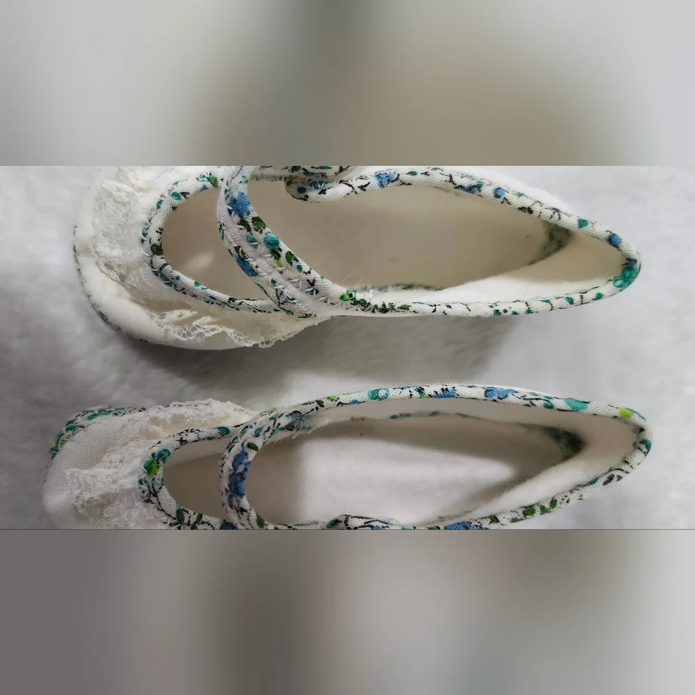 Vintage 70s 80s White Blue Baby Crib Shoes  * Like New Condition *
